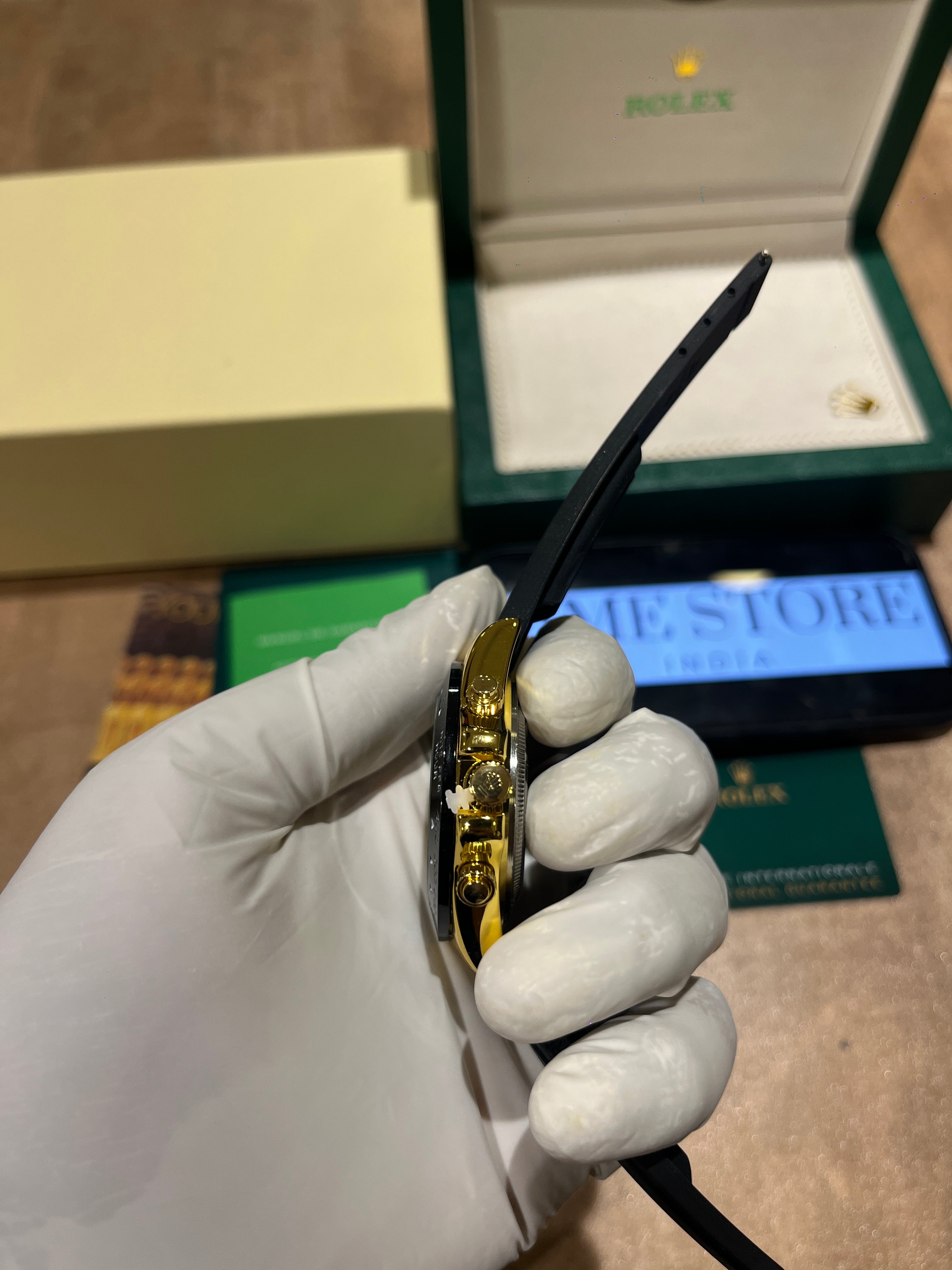 Daytona Gold Black Dial Oysterflex