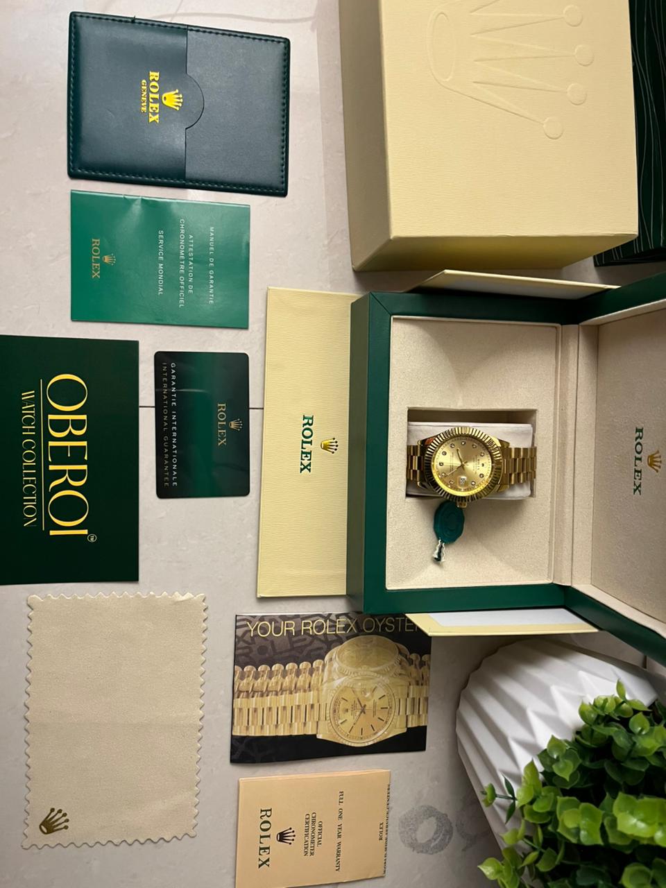 Golden Crown Date – Luxury Edition